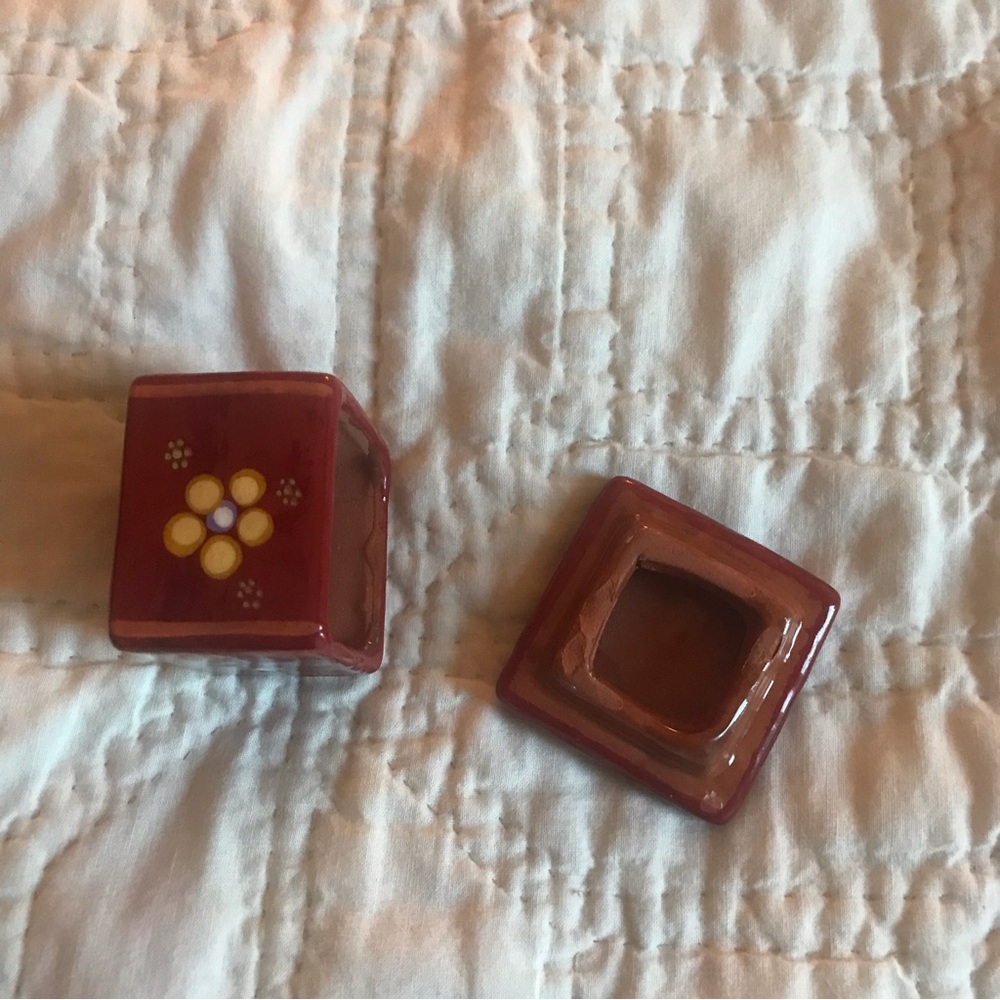 Red painted box - Picture 4 of 4